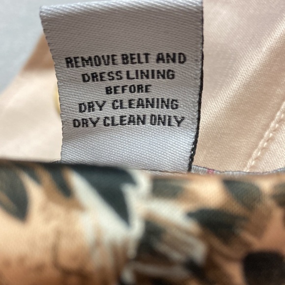 Robertson Los Angeles Trench Coat - Picture 15 of 16